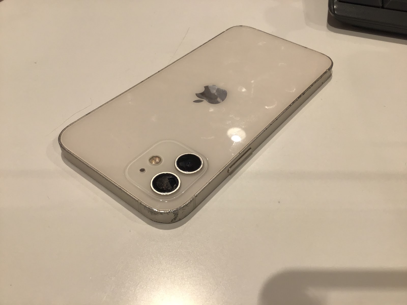 SIMが読み込めなくなってしまったiPhoneの修理を承りました！